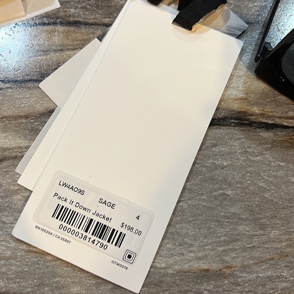 Lululemon Pack it Down Jacket - Picture 7 of 8